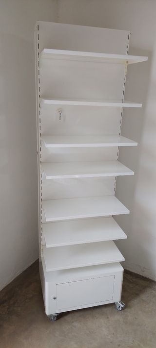 Estantería metálica blanca