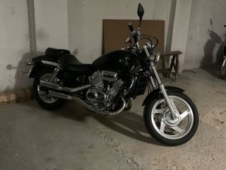 Honda VF 750 C Magna - Moto