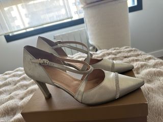 Hispanitas. Zapatos de tacon fiesta dorados