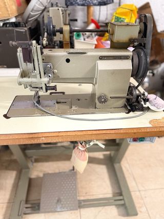 Maquina de coser triple arrastre