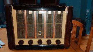 Radio antigua Marconi modelo B73 a 125