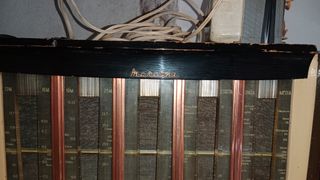 Radio antigua Marconi modelo B73 a 125