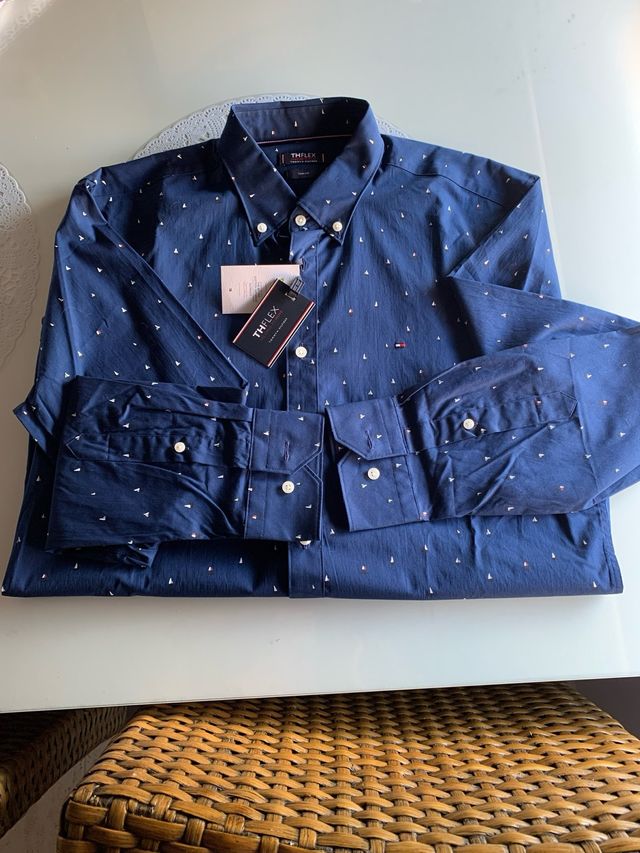 Camisa hombre Tommy Hilfiger es un poco elastica .