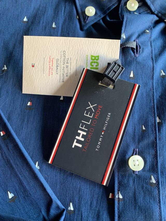 Camisa hombre Tommy Hilfiger es un poco elastica .