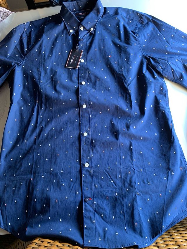 Camisa hombre Tommy Hilfiger es un poco elastica .