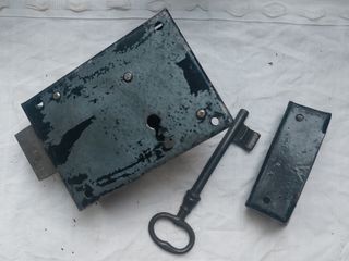 Cerradura antigua puerta entrada