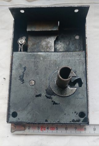 Cerradura antigua puerta entrada