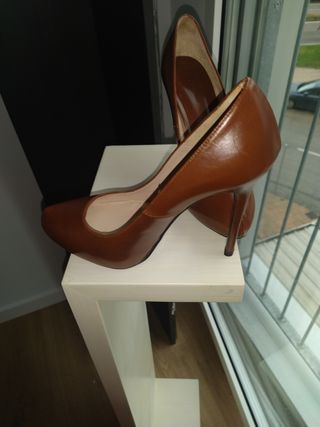 Zapatos tacón piel marrón