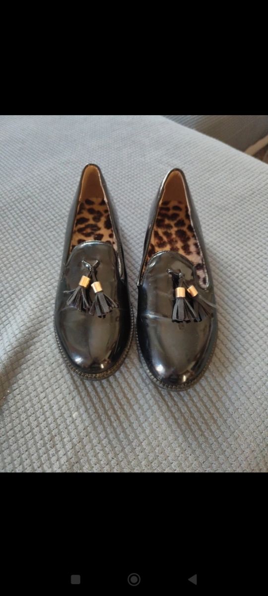 Mocasines negros con borlas