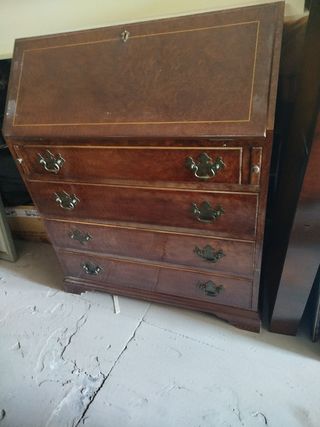 Escritorio antiguo de madera