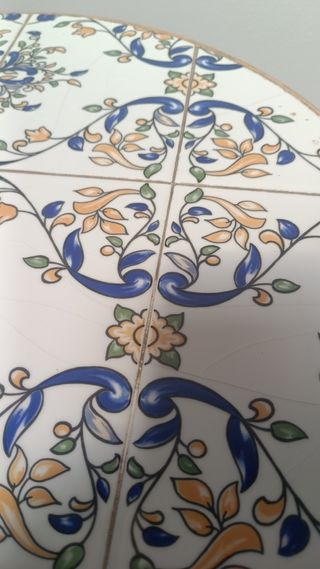 Mesa mimbre azulejos vintage