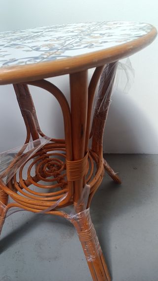 Mesa mimbre azulejos vintage