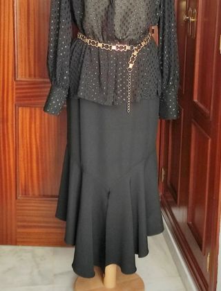 Falda negra con volante 