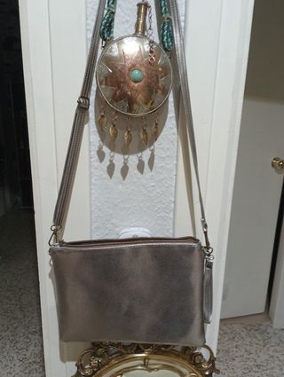 Bolso bandolera dorado con estrella