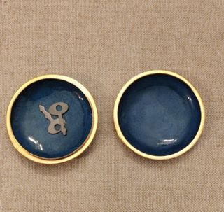 Cajita metálica flores .