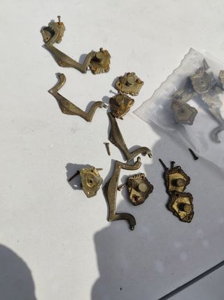 Pomelli antichi in metallo dorato