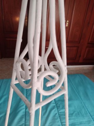 Lámpara de pie en forja