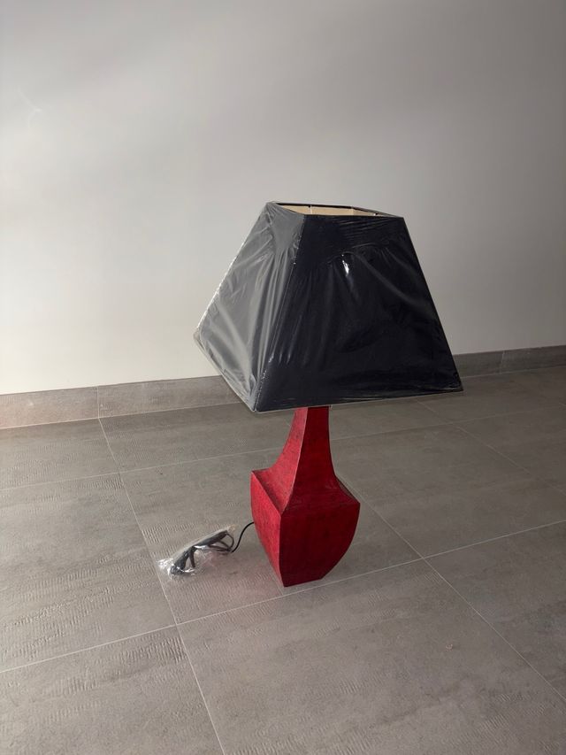 Lampara de lata roja y negra