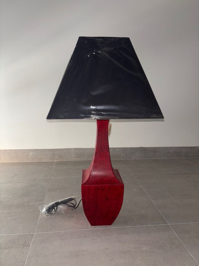 Lampara de lata roja y negra