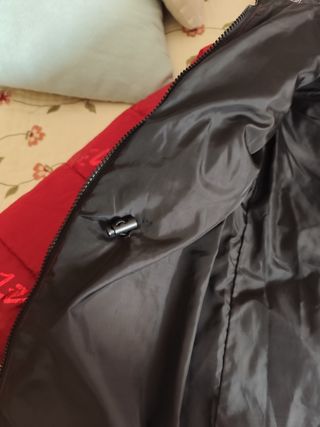 Abrigo Desigual niña rojo edad nueve diez años.

