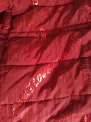 Abrigo Desigual niña rojo edad nueve diez años.
