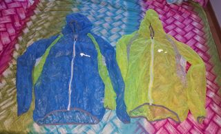 2 Chaquetas cortavientos impermeables talla M y L