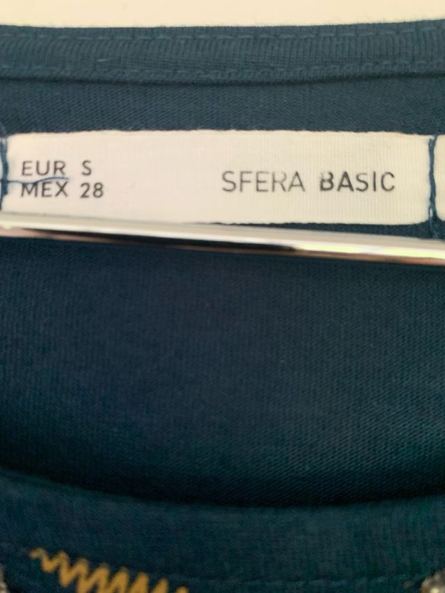 Camiseta manga larga con detalles dorados