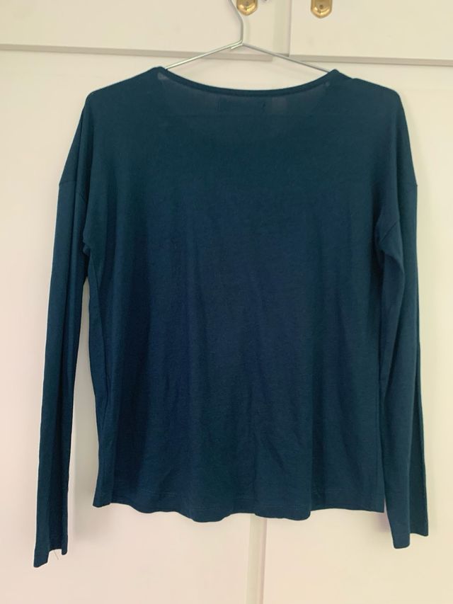 Camiseta manga larga con detalles dorados