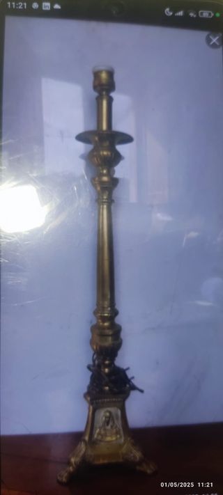 Lampara dorada religiosa