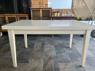 Mesa y 4 sillas de comedor