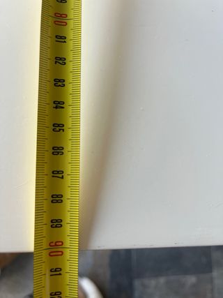 Mesa y 4 sillas de comedor