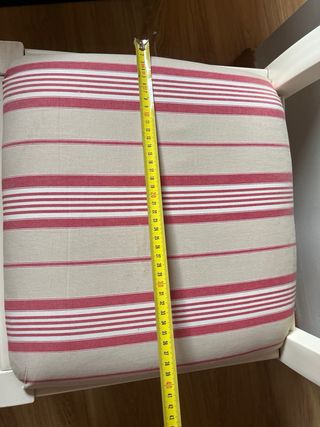 Mesa y 4 sillas de comedor