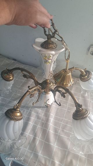 Lampara de Cerámica y Bronce
Araña vintage 5 luces