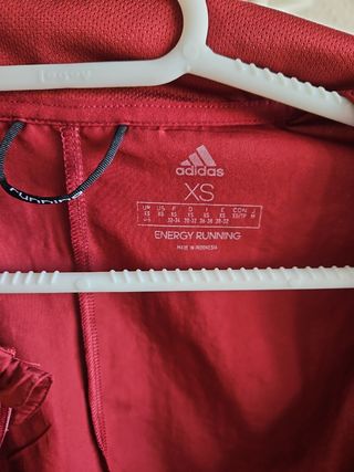 Chaqueta Adidas roja cortavientos