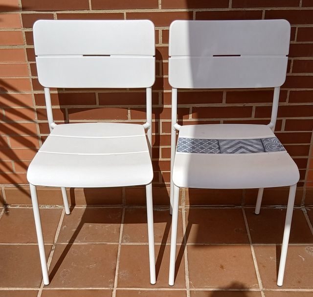 2 Sillas de plástico blancas