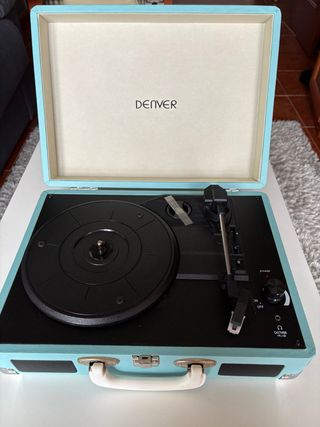 Tocadiscos. medidas 35 x 26 x 12.