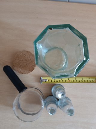 Conjunto de botes y vinajeras de cristal