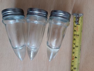 Conjunto de botes y vinajeras de cristal
