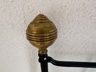 Cabecero de cama de hierro antiguo