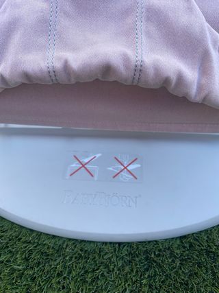 Hamaca Babybjörn rosa + juguete