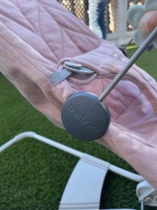 Hamaca Babybjörn rosa + juguete