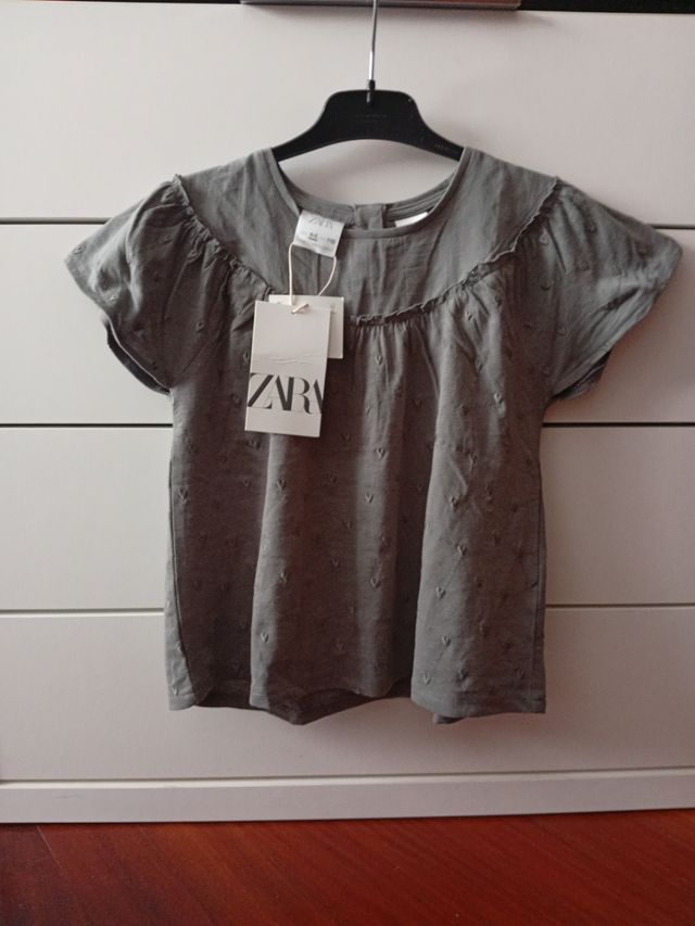 Camiseta Zara niña 4-5 años con etiqueta.