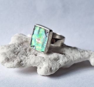 Anillo con Piedra Nacar Abulon Hecho a Mano