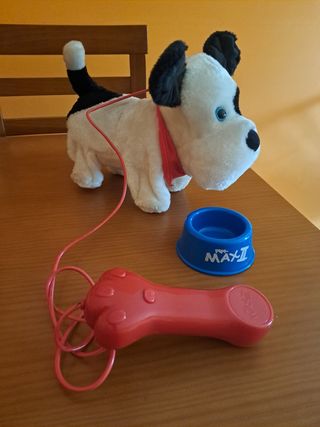 Perro interactivo. Bebe agua y hace pipí