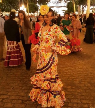 Vendo traje de flamenca de flores/tulipanes