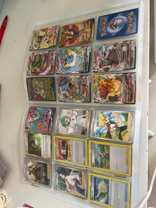 Álbum Pokémon con cartas