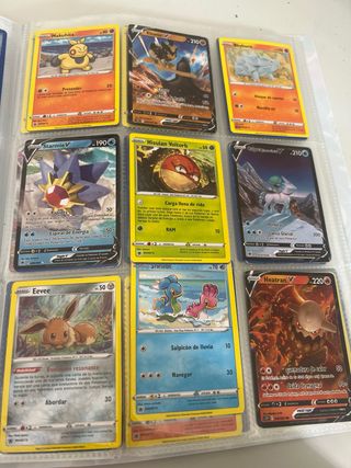 Álbum Pokémon con cartas