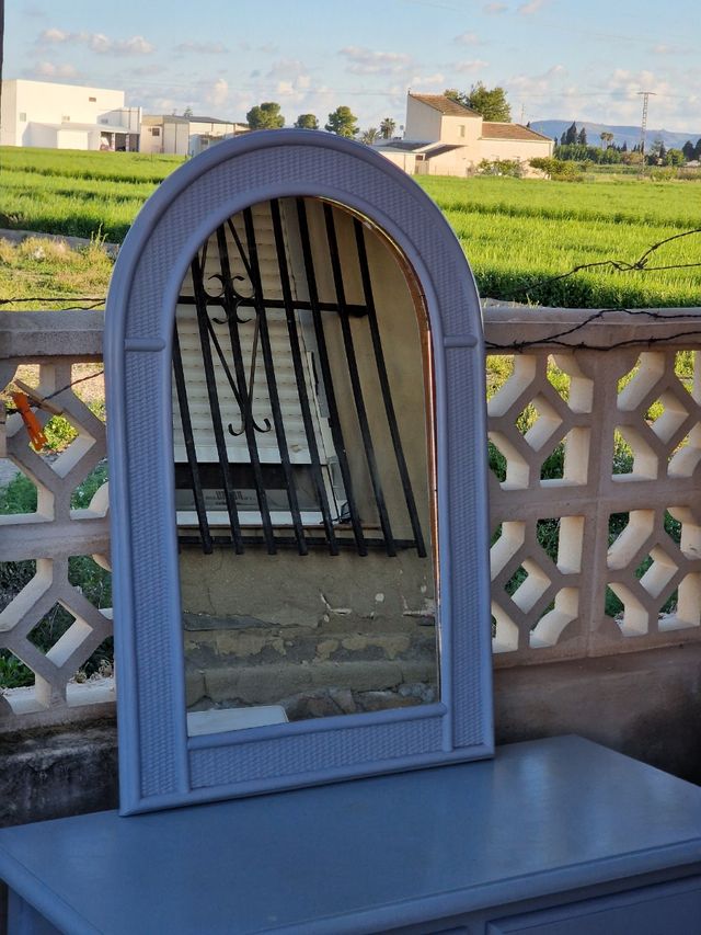 Comoda con espejo de madera