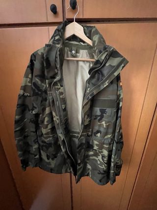 Chaqueta militar lluvia camuflaje con capucha