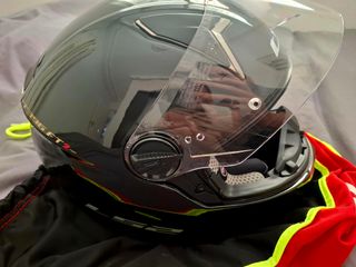 Chaqueta y casco moto para mujer